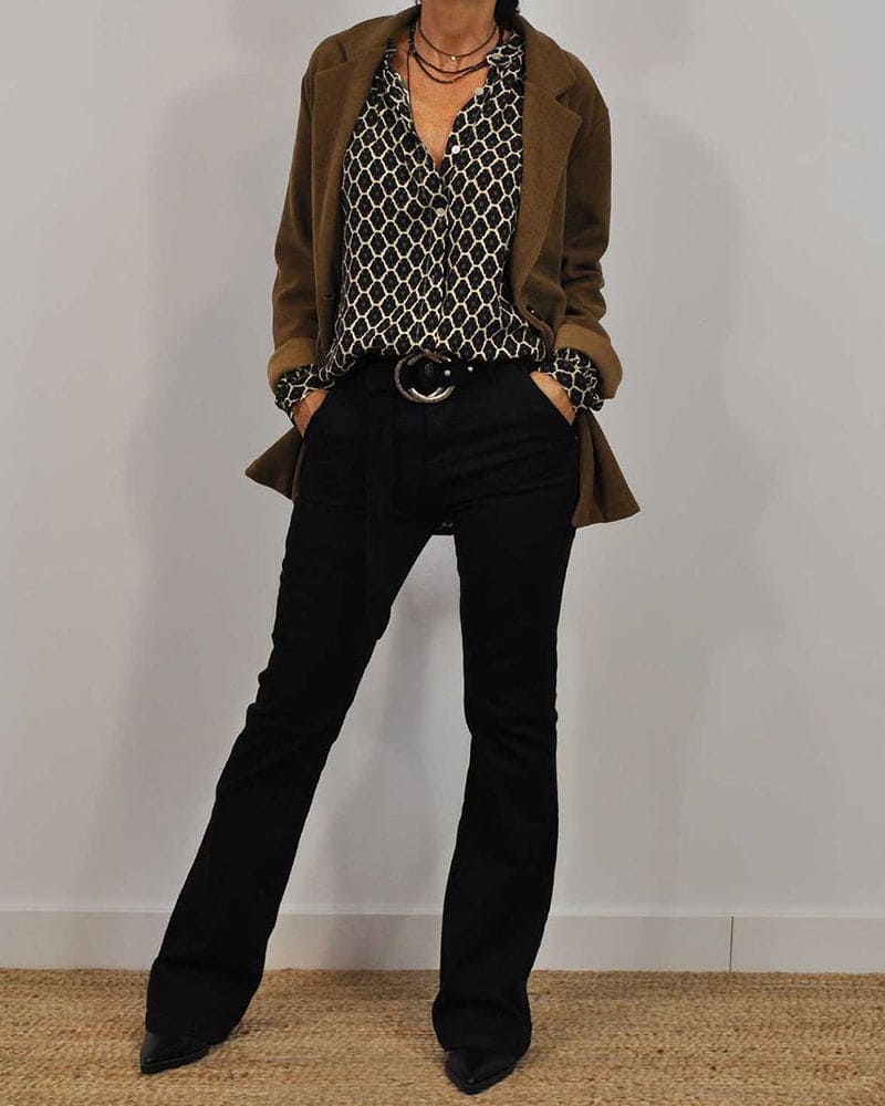 Utrechtlynn ® | RELAXED V-HALS MIDI-SHIRT